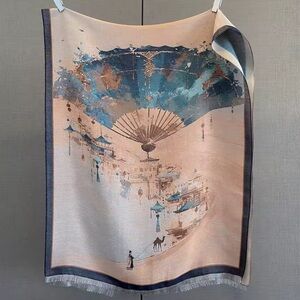 Elegant warm Scarf